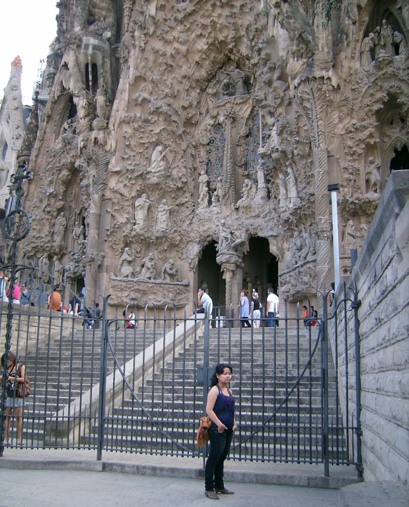 the sagrada familia church, sagrada familia close ups, barcelona attraction
