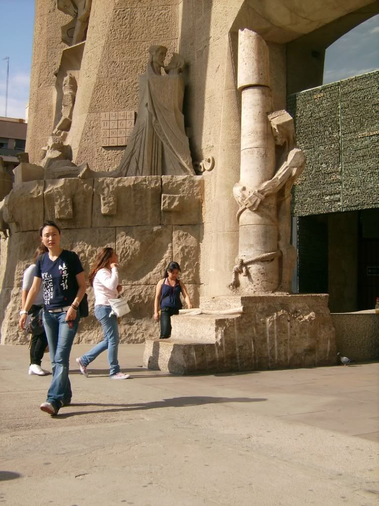 La Sagrada familia side entrance, gaudi architecture