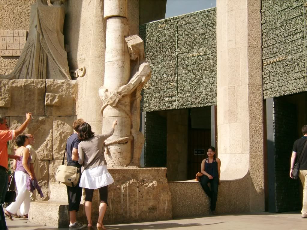 La Sagrada familia side entrance, gaudi architecture
