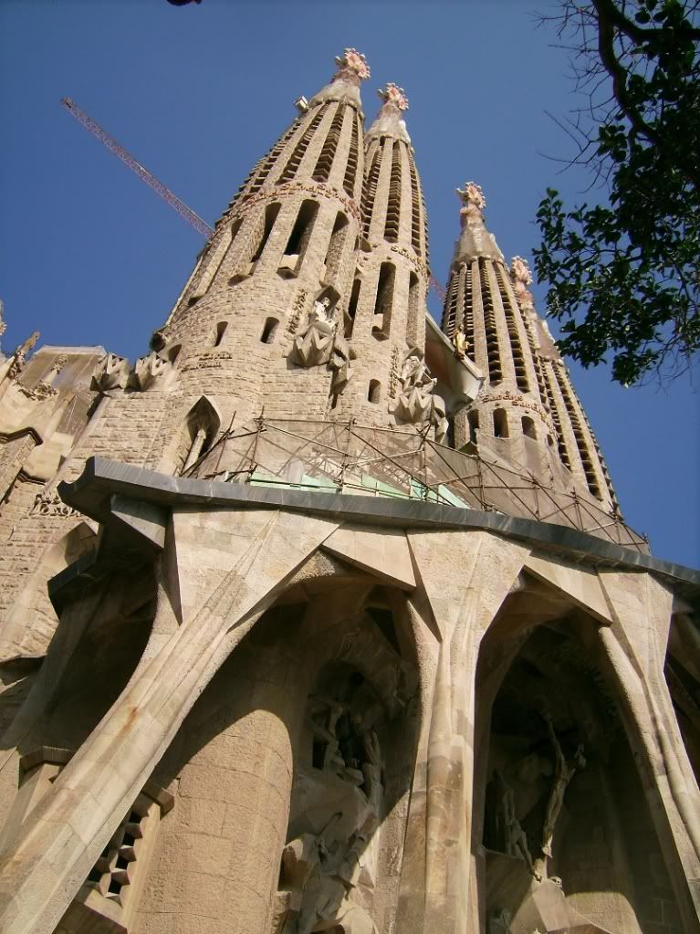 La Sagrada familia side entrance, gaudi architecture