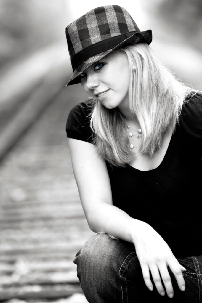 IMAGE: http://i646.photobucket.com/albums/uu185/BigAlz1/Kris/IMG_7479SmartObject-1.jpg