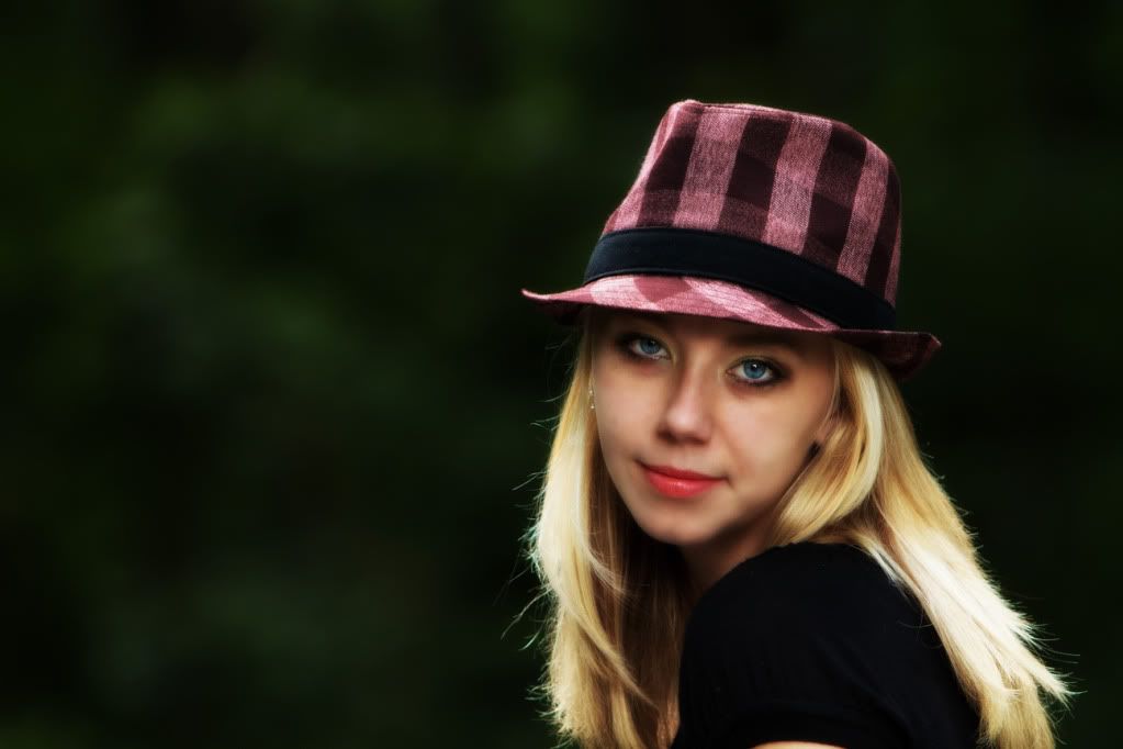 IMAGE: http://i646.photobucket.com/albums/uu185/BigAlz1/Kris/IMG_7506-as-Smart-Object-2-copy-as-Smart-Object-1.jpg